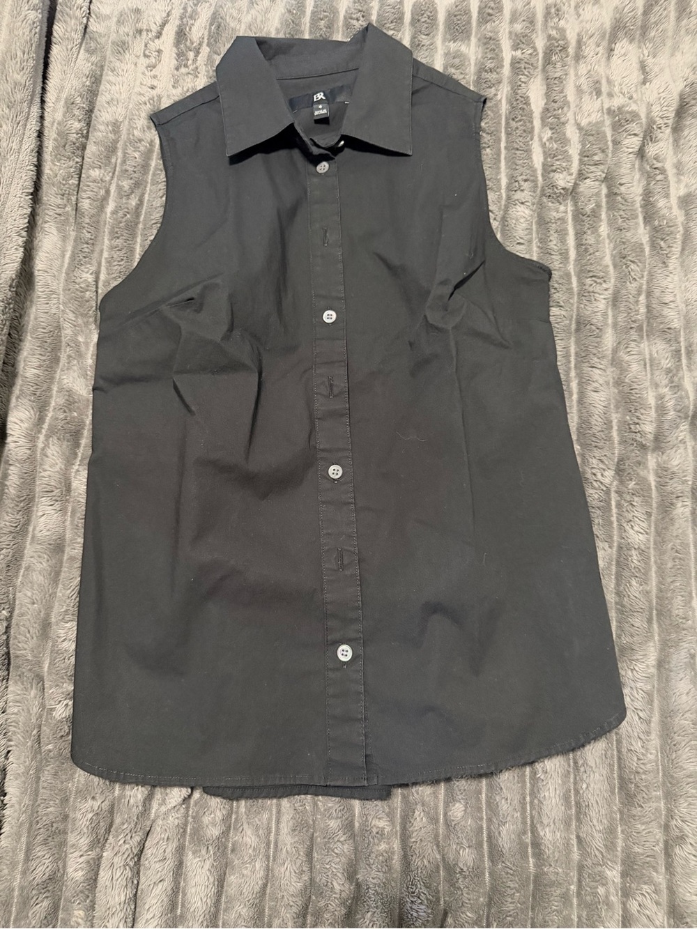 Banana Republic Sleeveless Button-Down Shirt with Classic Collar